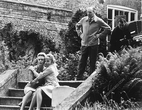 Deborah Kerr Hayley Mills director Ronald Neame film The Chalk Garden 4004-16
