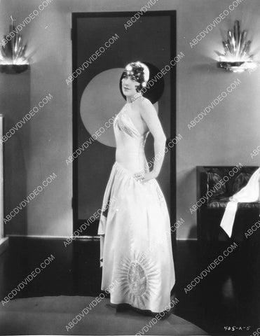 beautiful Eileen Pringle in cool modern fashion 4146-03