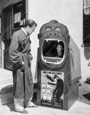 candid Joel McCrea with Grauman's Chinese King Kong unusual booth 4411-01