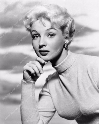 portrait Venetia Stevenson cloud background 4411-07