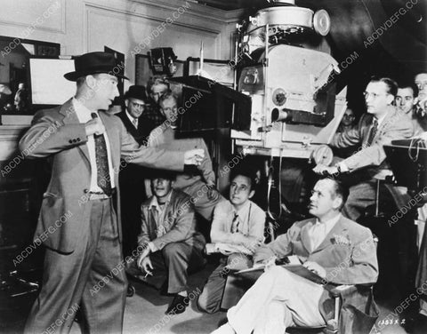Robert Montgomery directing Lloyd Nolan film Lady in the Lake 4469-32