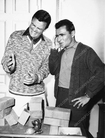 great candid Robert Sterling & Rod Serling on set TV The Twilight Zone 4548-08
