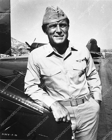 Robert Conrad on the runway w the airplanes TV Baa Baa Black Sheep 4581-13