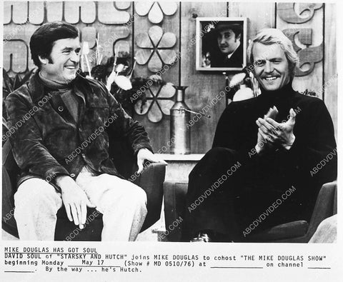 Mike Douglas has David Soul as guest TV The Mike Douglas Show 4586-08