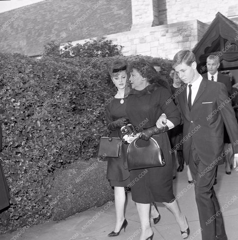 Alan Ladd funeral Sue Carol 45bx01-115