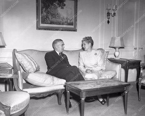 Mary Pickford and guest at Pickfair 45bx02-47