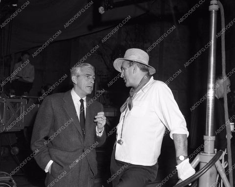 candid Gary Cooper directing behind the scenes 45bx04-123
