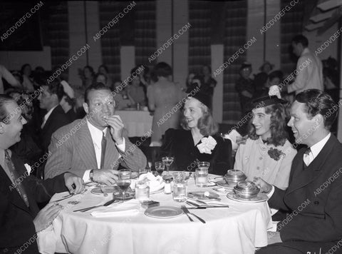 Arthur Lake candid dining out with friends 45bx05-08