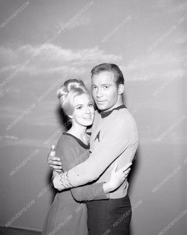 William Shatner and extra babe original TV show Star Trek 45bx05-125