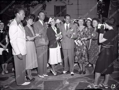 Warren William signs autographs at party Wayne Morris 45bx05-22