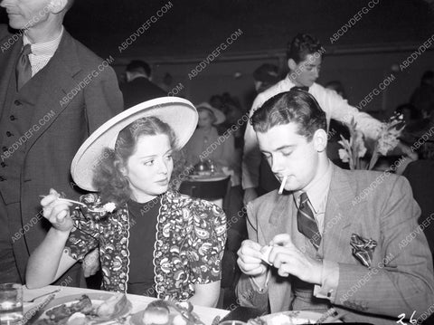 candid Hollywood Arleen Wheelan Richard Green chowing down 45bx05-24