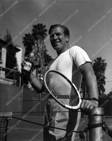 athletic Don Terry enjoys pepsi on the tennis court 45bx05-71