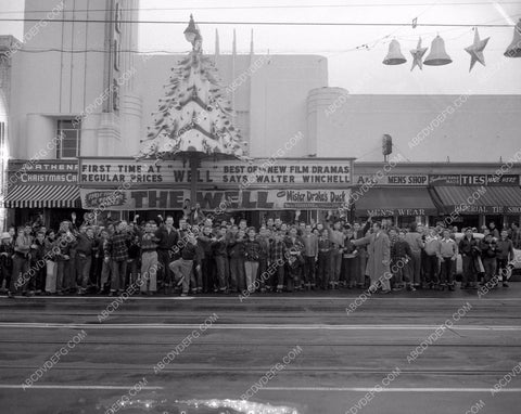 historic Los Angeles theatre front showing film noir The Well 45bx06-015