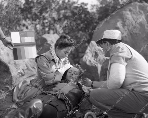 Joan Collins Henry Koster? Behind the scenes The Virgin Queen 45bx06-127