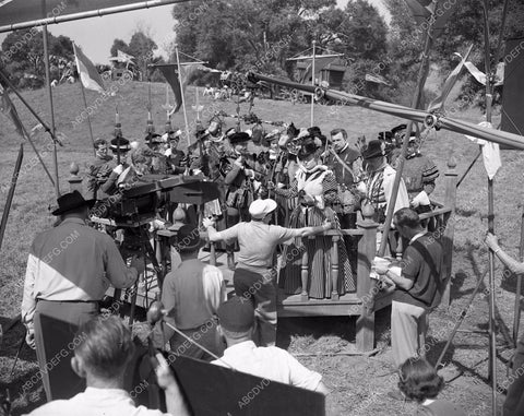 Henry Koster Bette Davis behind scenes film The Virgin Queen 45bx06-151