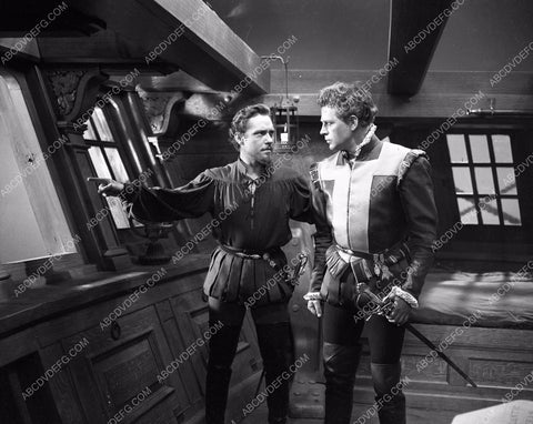 Richard Todd Dan O'Herlihy film The Virgin Queen 45bx06-220