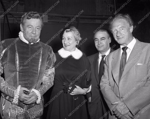 Herbert Marshall visited by friends on set The Virgin Queen 45bx06-255