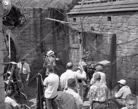 cast and crew behind the scenes film The Virgin Queen 45bx06-260