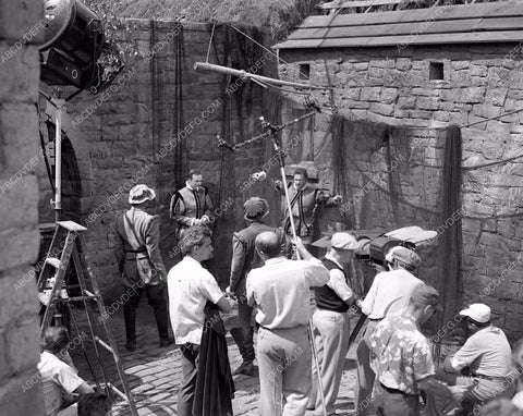 cast and crew behind the scenes film The Virgin Queen 45bx06-261