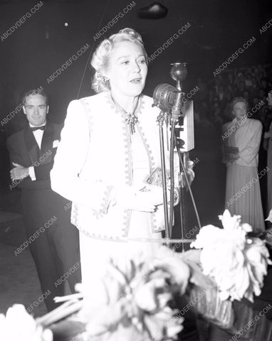 Mary Pickford at the podium for event 45bx07-077