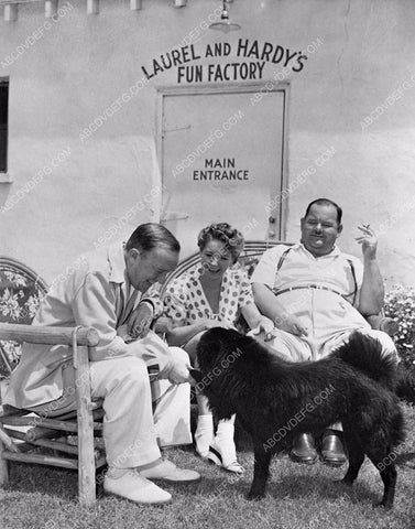 candid Stan & Ollie Laurel & Hardy's Fun Factory 45bx08-287