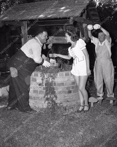 candid Stan Laurel Oliver Hardy tend garden at home in backyard 45bx08-291