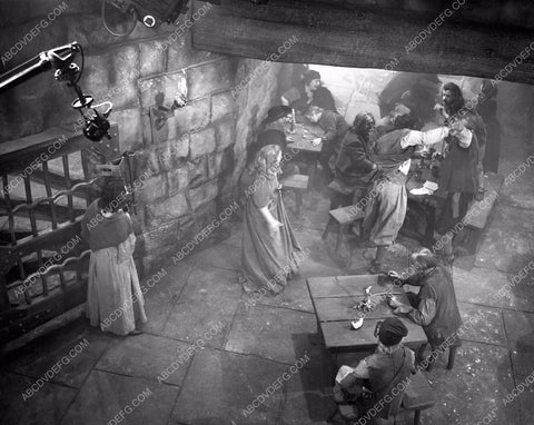 cast and extras 20th Century Fox film Forever Amber 45fa-104