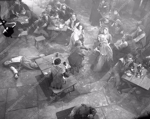 cast and extras 20th Century Fox film Forever Amber 45fa-105