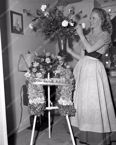 Peggy Cummins behind the scenes film Forever Amber 45fa-45