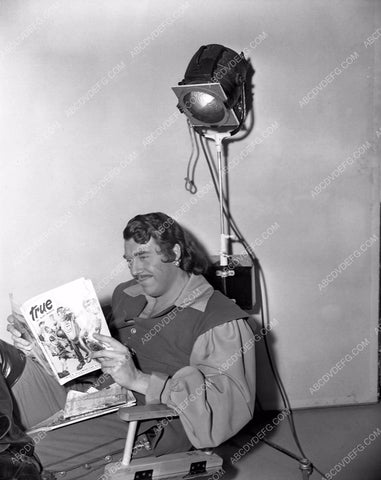 Glenn Langan relaxes between takes of film Forever Amber 45fa-61