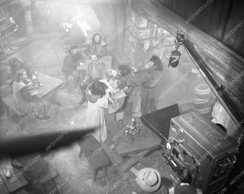 cast and extras 20th Century Fox film Forever Amber 45fa-81