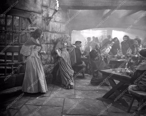 cast and extras 20th Century Fox film Forever Amber 45fa-84