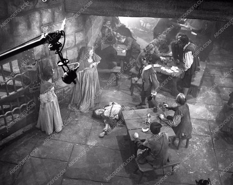 cast and extras 20th Century Fox film Forever Amber 45fa-86