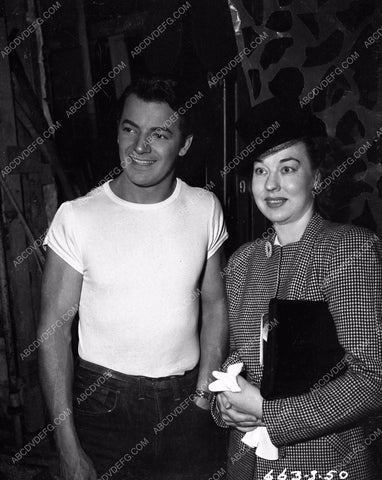 handsome Cornel Wilde behind the scenes film Forever Amber 45fa-91