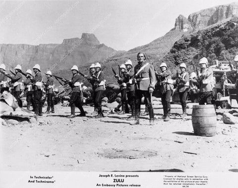 Stanley Baker and cast of thousands adventure film Zulu 4623-10