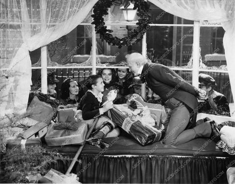 Reginald Owen and cast film A Christmas Carol 4710-30