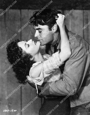 Yvonne De Carlo Rory Calhoun film Raw Edge 4894-18