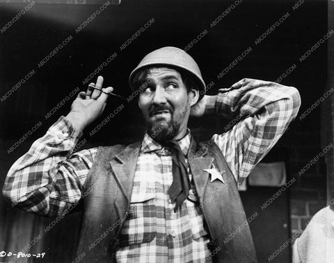 Pat Buttram goes sugar bowl haircut in Valley of Fire 4896-09