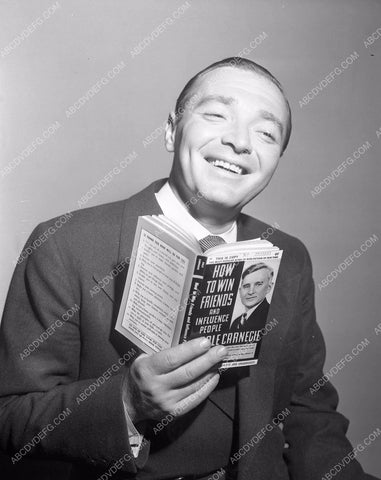 Peter Lorre just doesn’t get How To Win Friends & Influence People 4b09-049