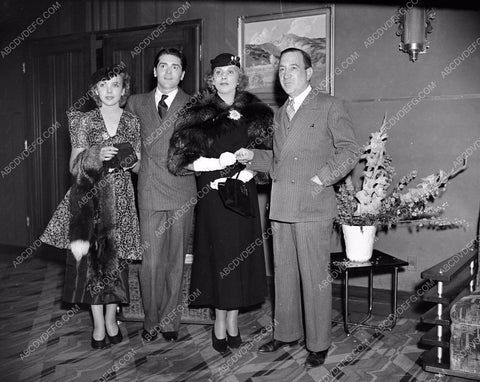 Ida Lupino Hugh Herbert Francis Lederer friends attend film premiere 4b09-062
