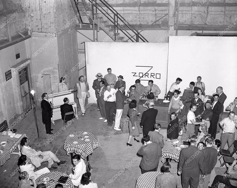 Tyrone Power cast and crew film The Mark of Zorro 4b09-100