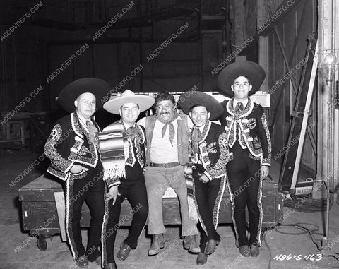 Tyrone Power in funny costume cast crew film The Mark of Zorro 4b09-102
