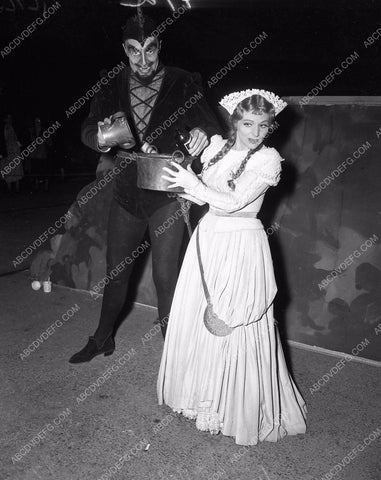 opera star Richard Tucker cast crew outdoor production Faust 4b09-220