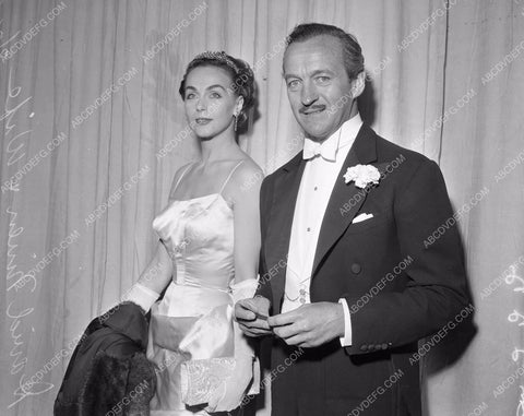 Davis Niven and wife arrive at Academy Awards 4b09-250