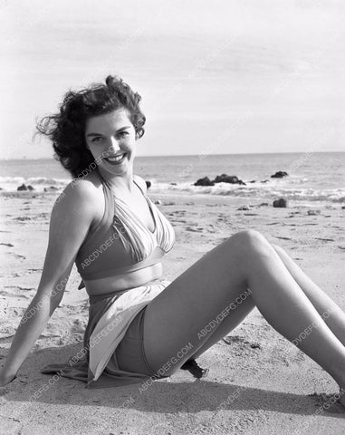 Jane Russell pinup cheesecake model 1950's style on the beach 4b09-305