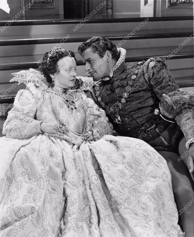 Bette Davis Errol Flynn film Private Lives of Elizabeth & Essex 4b09-325