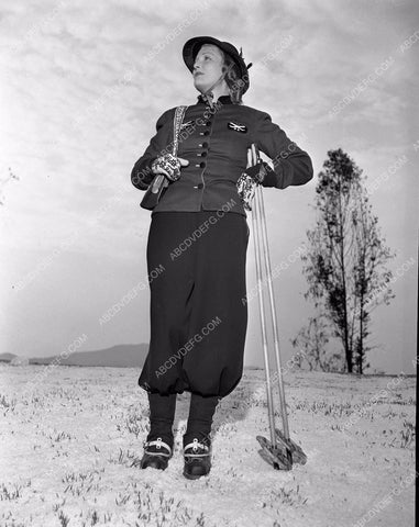 actress Whitney Bourne snow skiing shoot 4b09-577