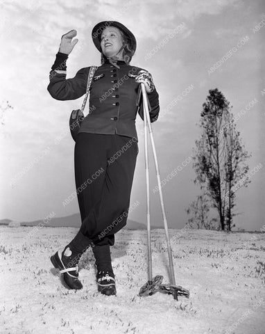 actress Whitney Bourne snow skiing shoot 4b09-585