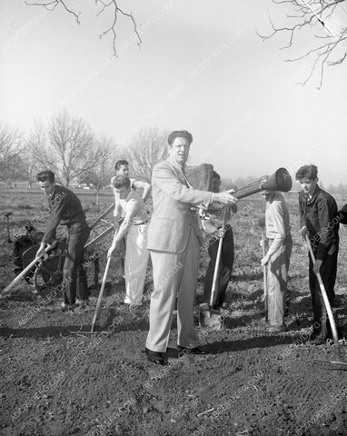 Bob Burns and students geological or horticulture field trip 4b09-621
