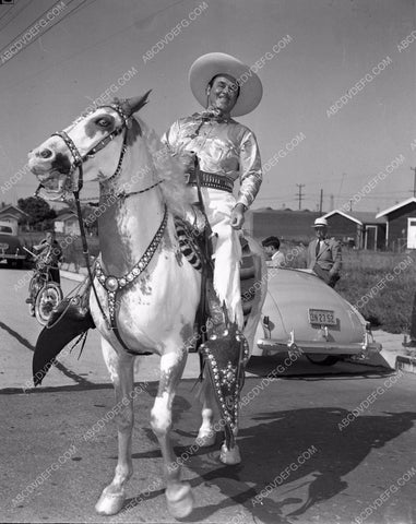 Leo Carrillo goes to Wilmington, Ca. for parade 4b10-016